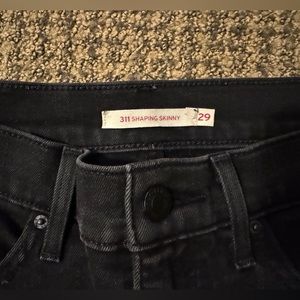 Levi’s jeans. Shaping skinny. Size 29.